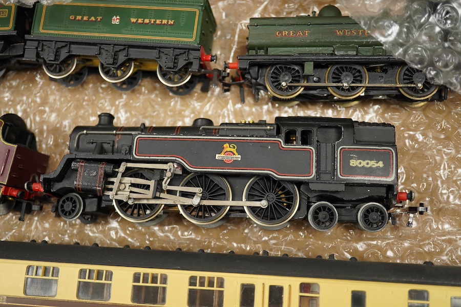 Twenty-two 00 gauge model railway items by Hornby Dublo, etc. including five locomotives; an LMS Duchess of Atholl, a BR Standard Class 4, 80054, a kit-built GWR Class 57xx, 8729, a GWR Castle Class, Bristol Castle, an S
